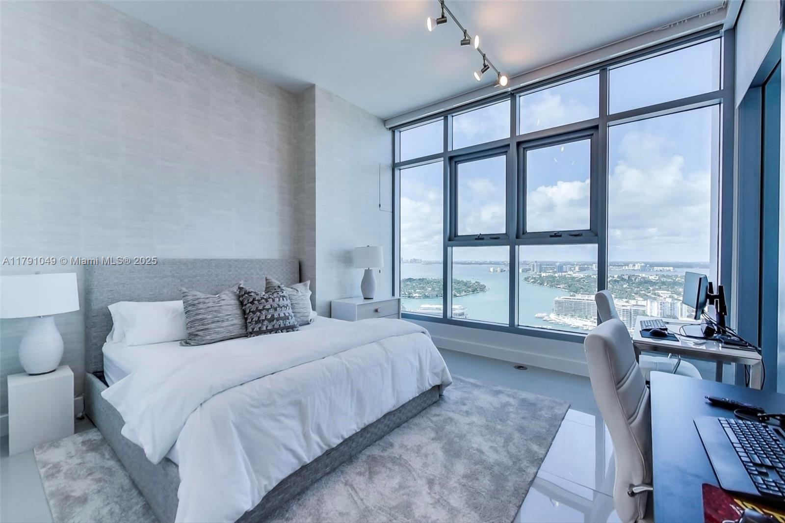 NORTH CARILLON BEACH COND - Residential