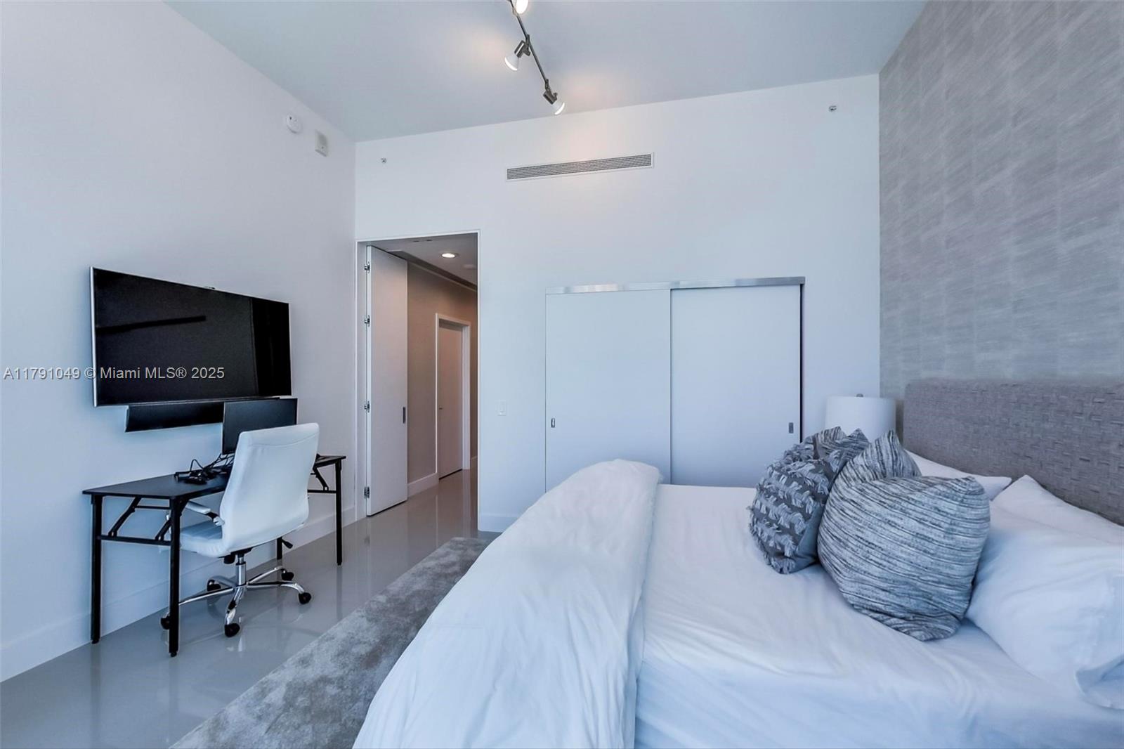 NORTH CARILLON BEACH COND - Residential