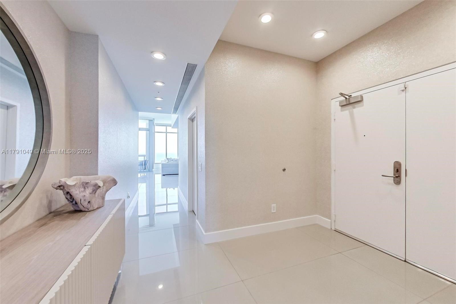 6899 Collins Ave 3504