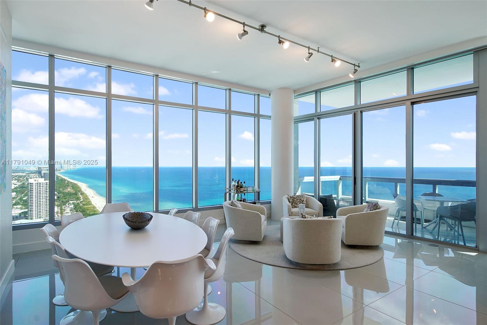 6899 Collins Ave 3504