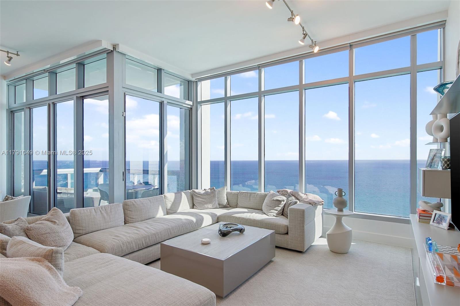 NORTH CARILLON BEACH COND - Residential