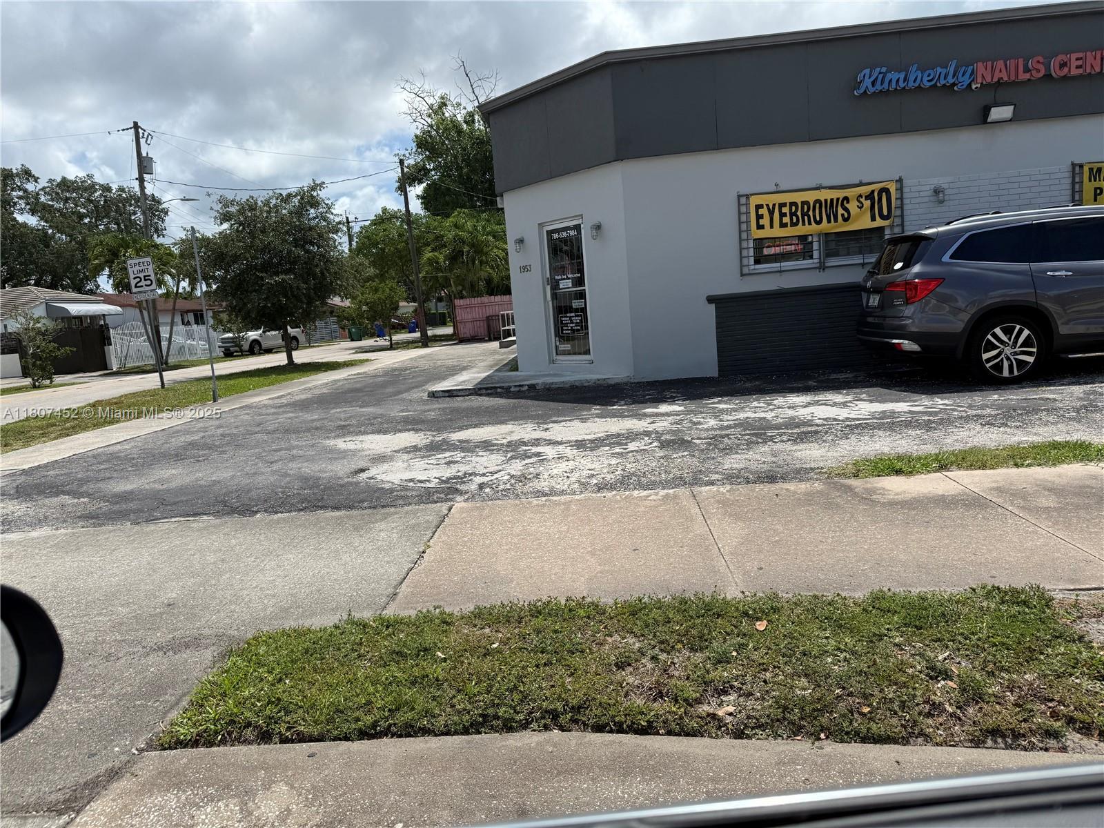 GRAPELAND PARK - Commercial Sale