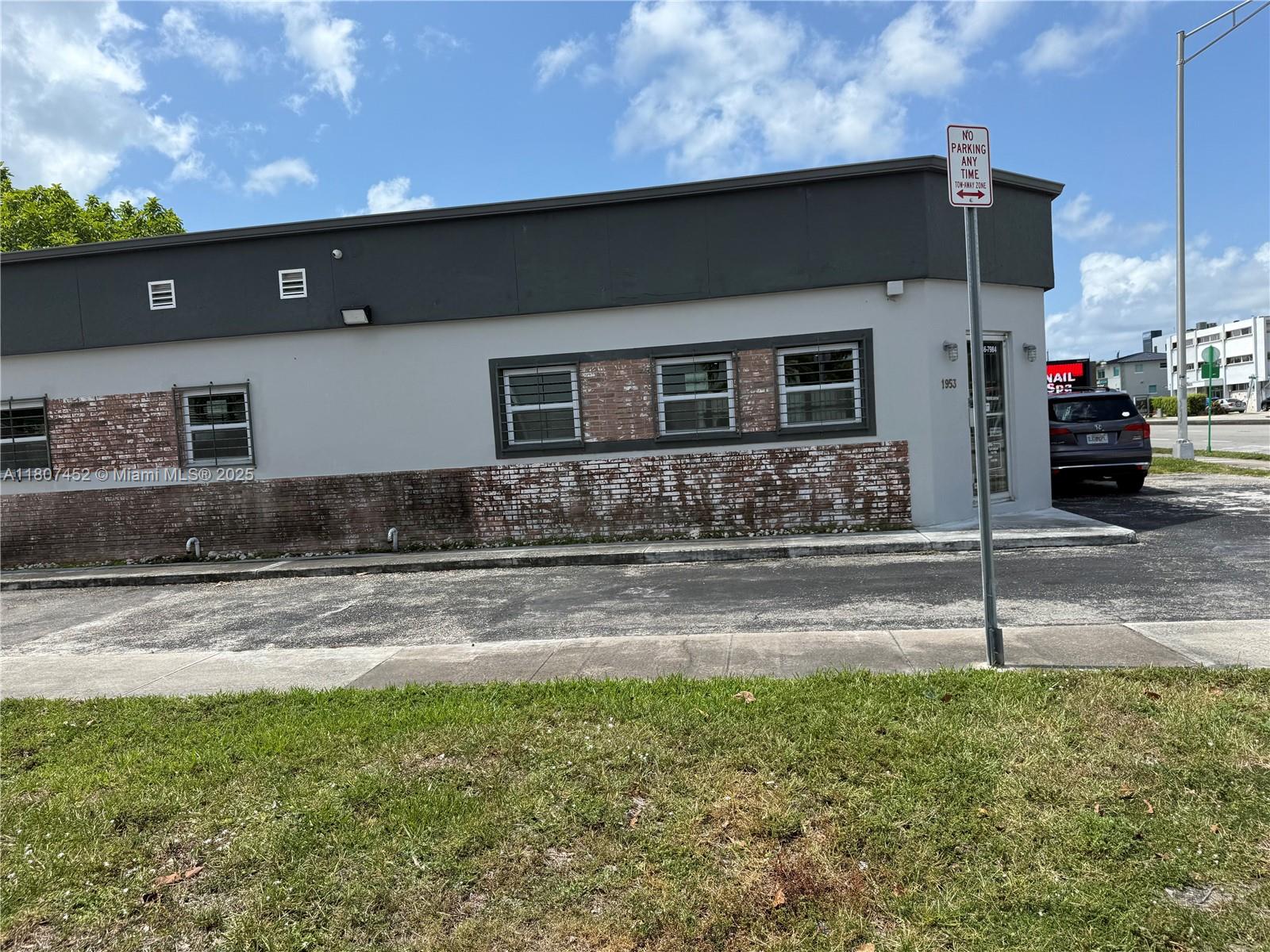 GRAPELAND PARK - Commercial Sale