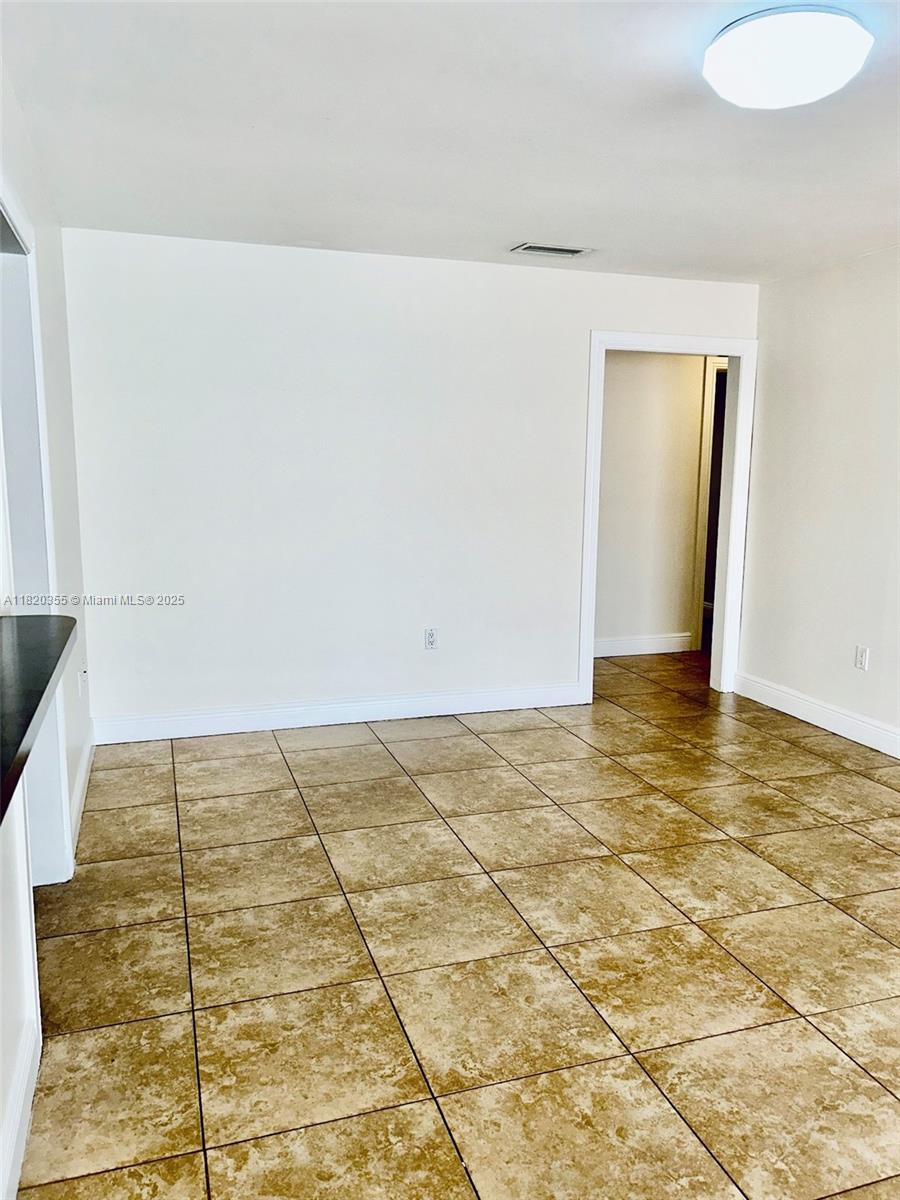 UNIV PARK EAST SEC 1 - Residential Lease