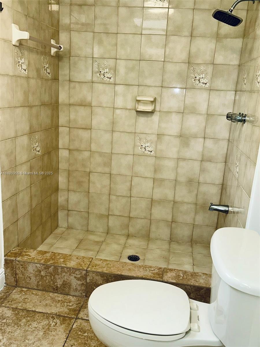 UNIV PARK EAST SEC 1 - Residential Lease