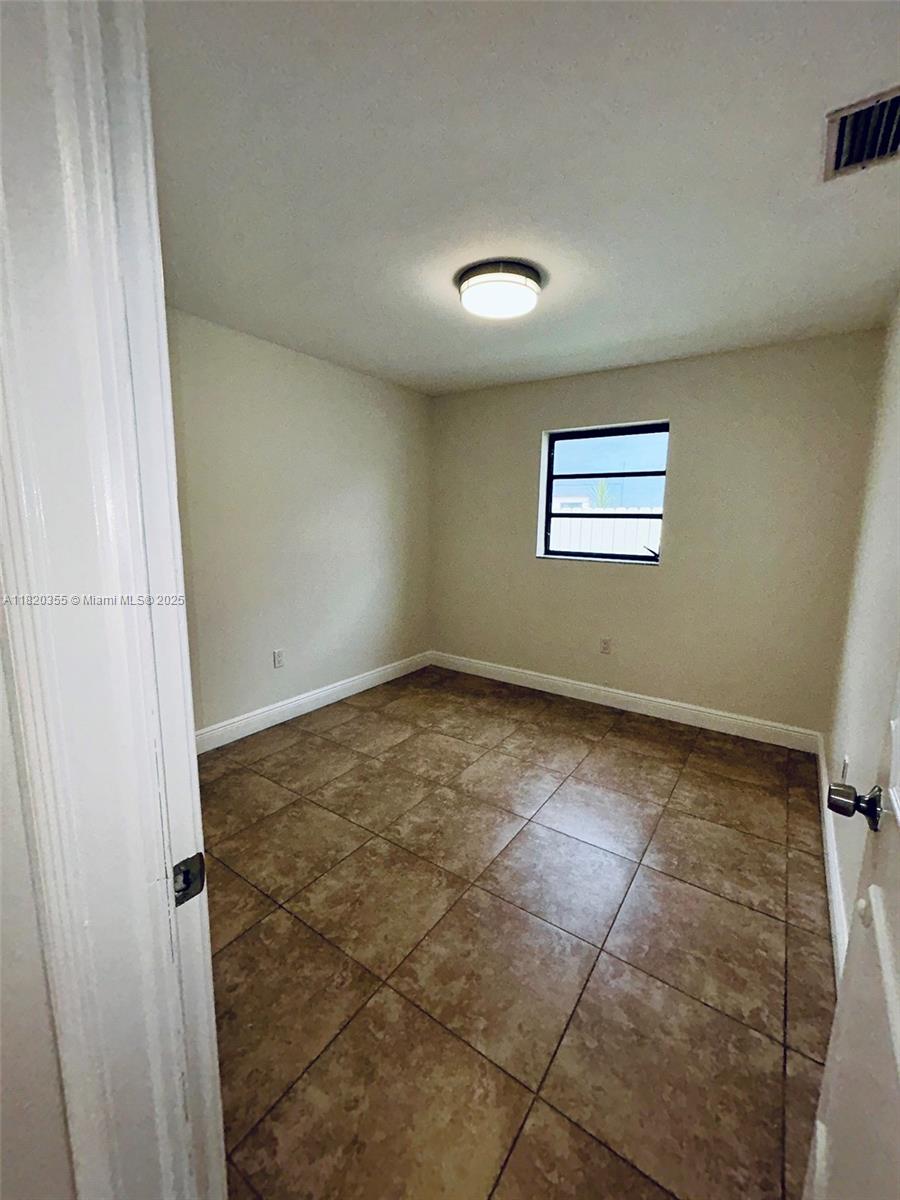 UNIV PARK EAST SEC 1 - Residential Lease