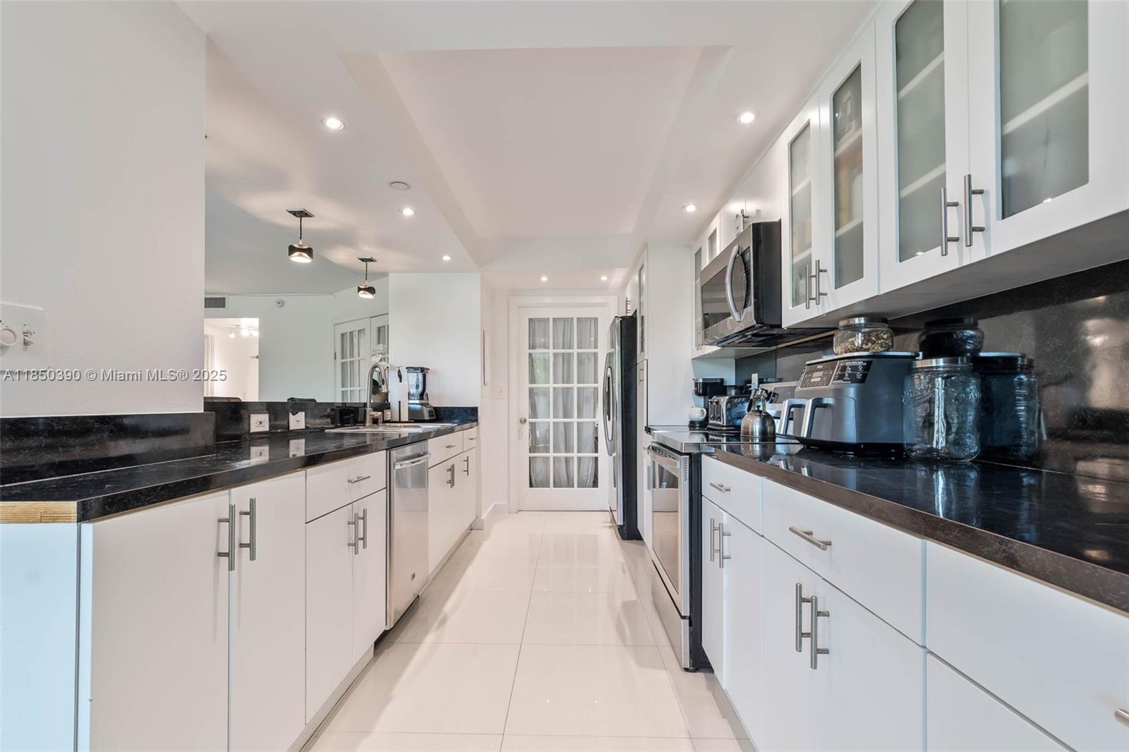 TOWERS OF QUAYSIDE CONDO - Residential