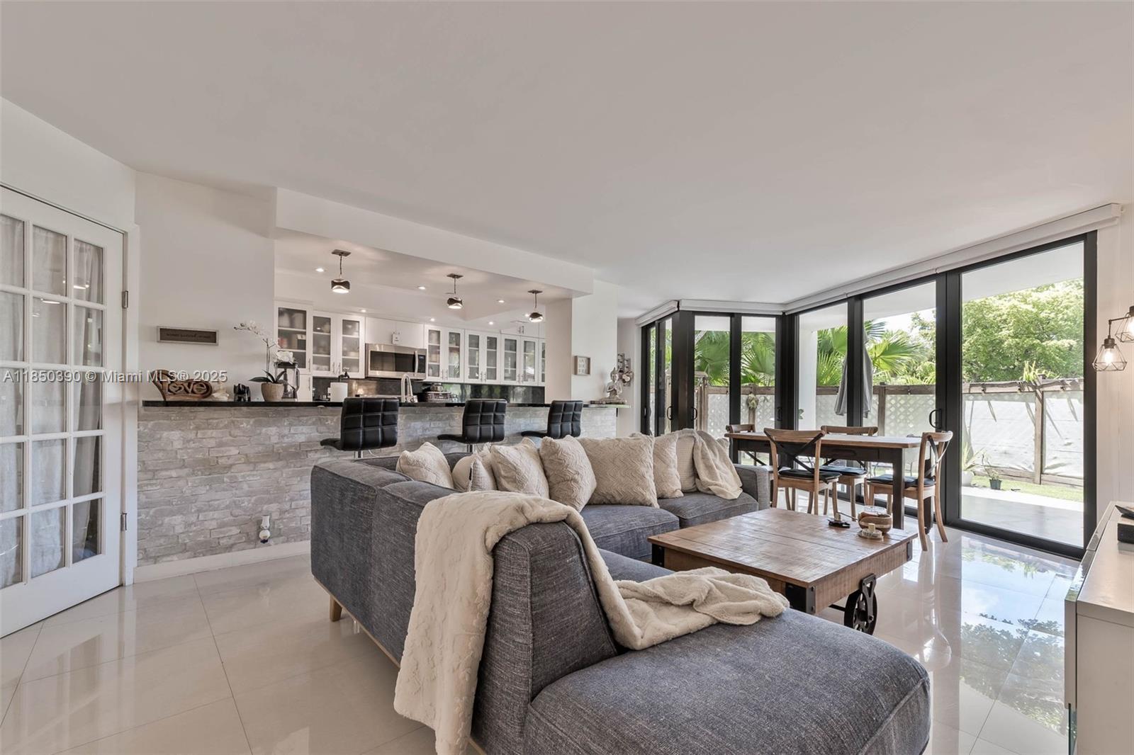 TOWERS OF QUAYSIDE CONDO - Residential