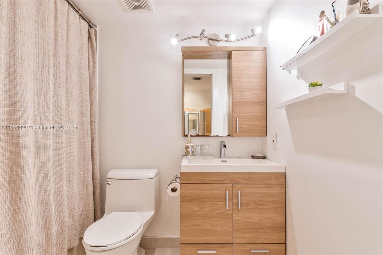 TOWERS OF QUAYSIDE CONDO - Residential