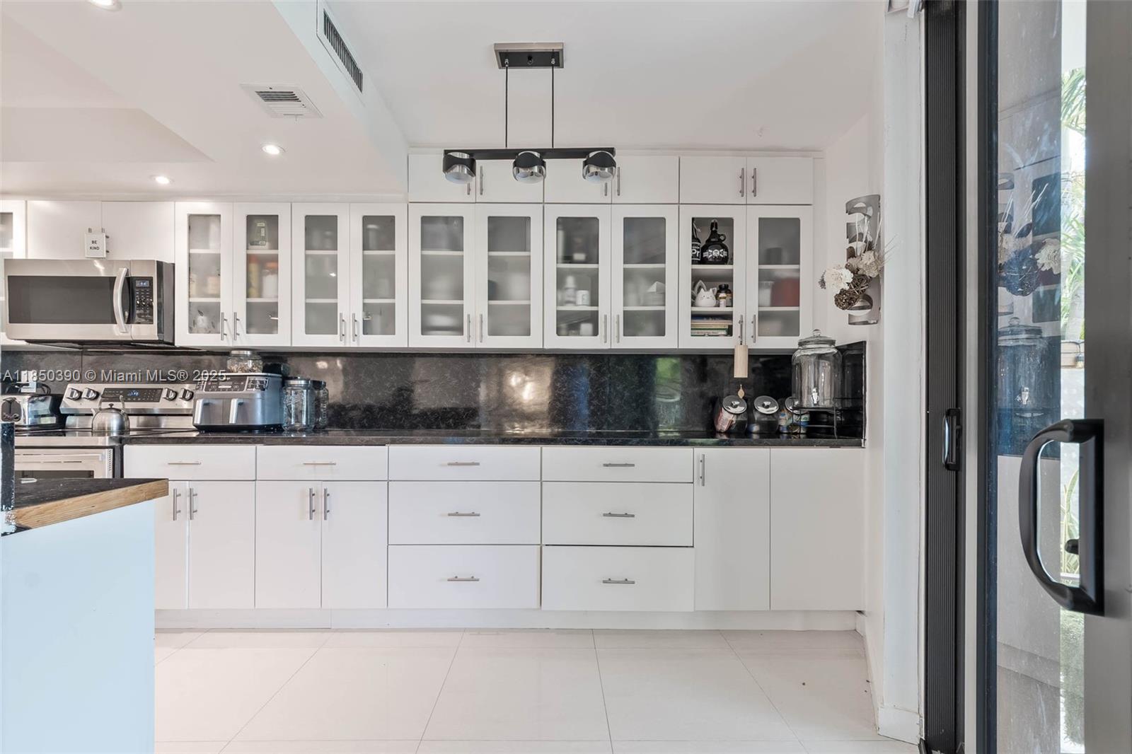 TOWERS OF QUAYSIDE CONDO - Residential