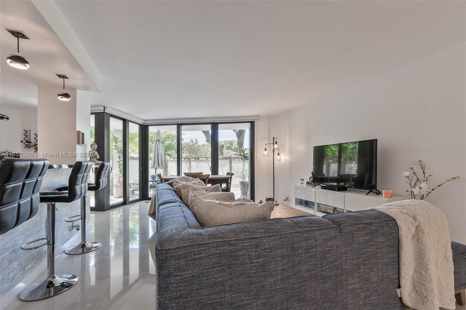 TOWERS OF QUAYSIDE CONDO - Residential