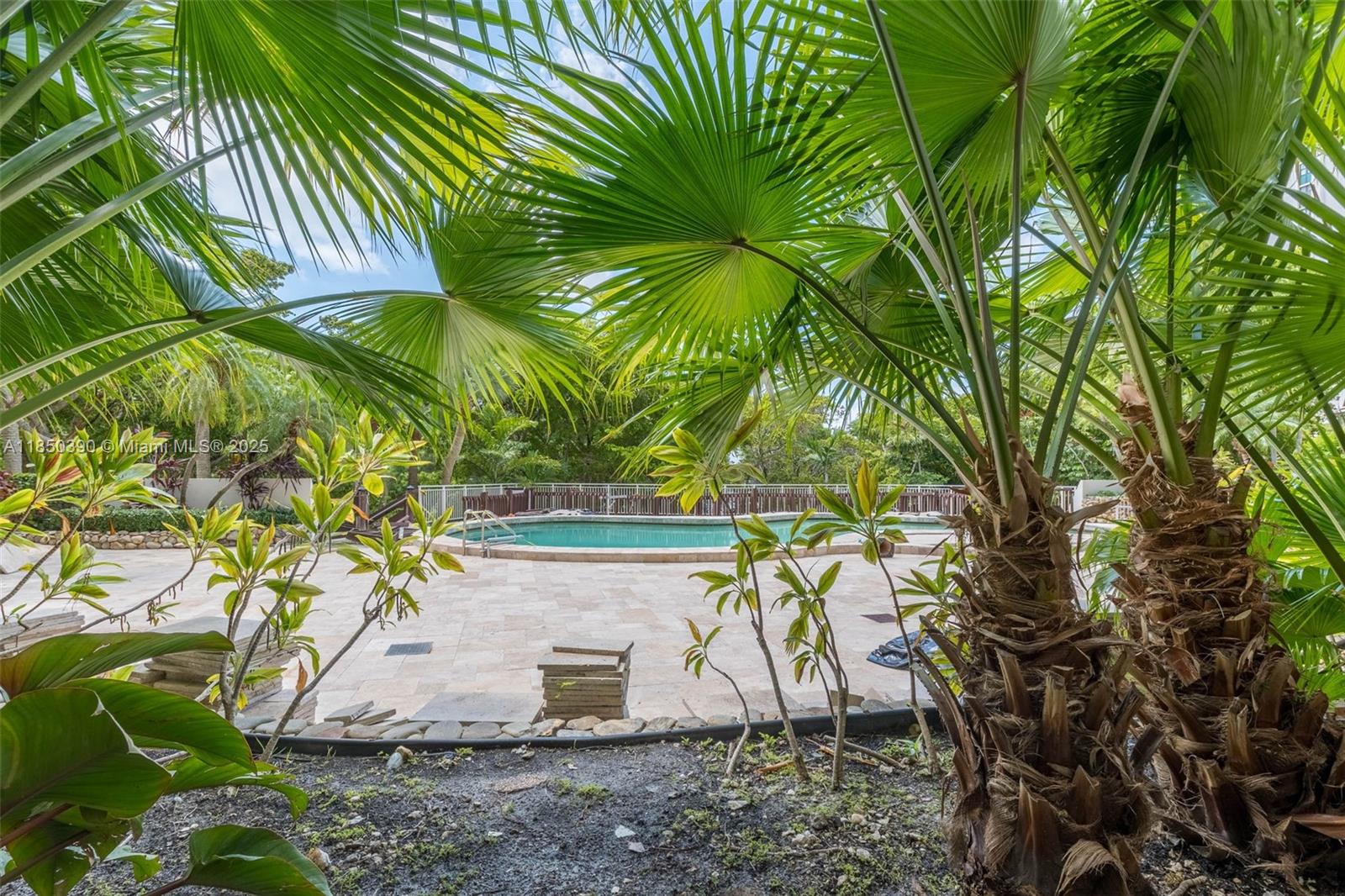 TOWERS OF QUAYSIDE CONDO - Residential