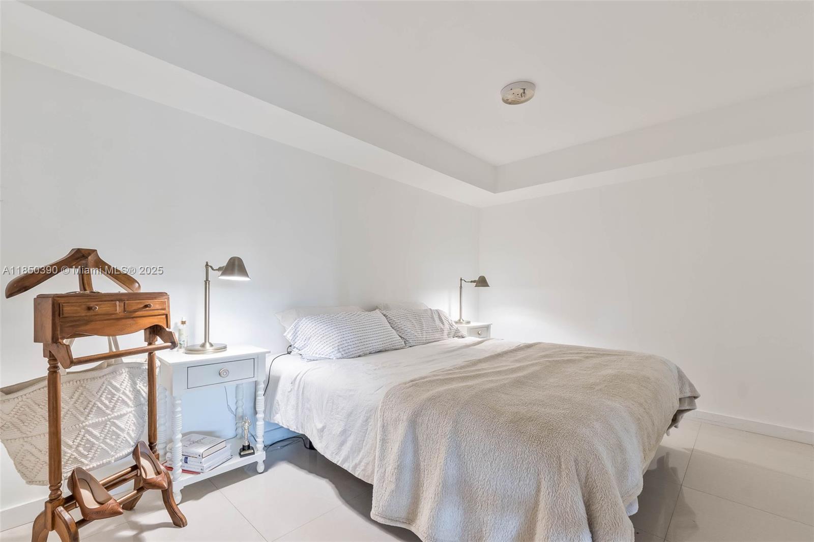 TOWERS OF QUAYSIDE CONDO - Residential