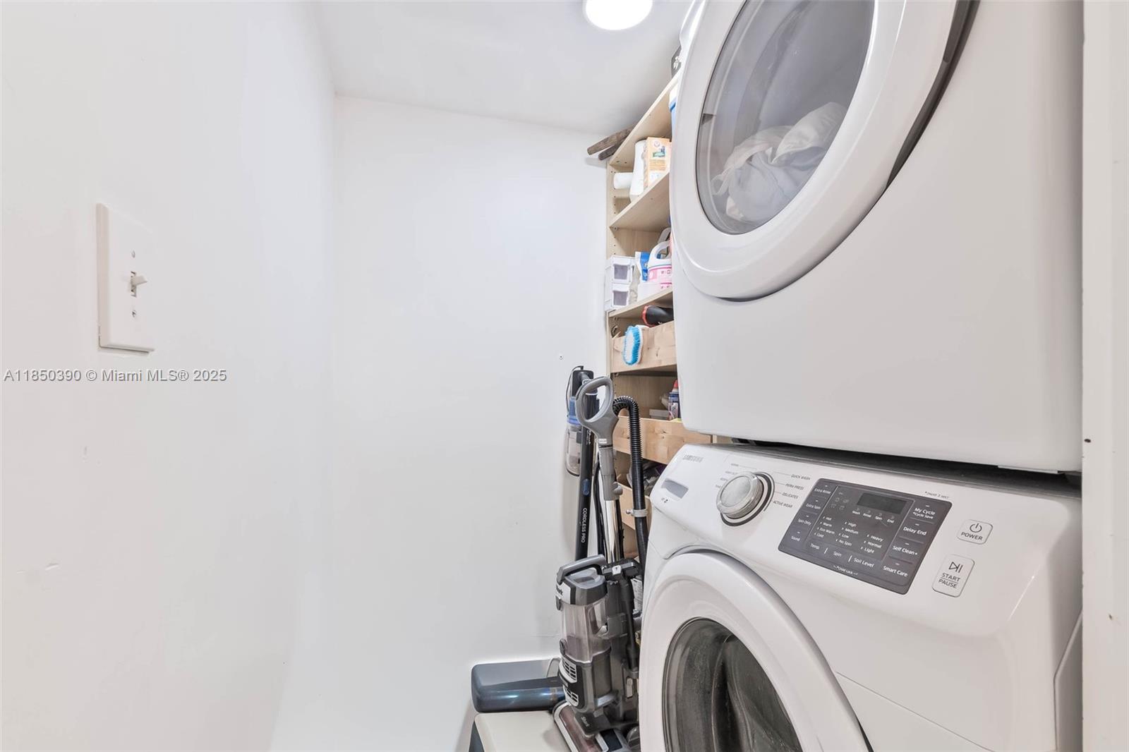 TOWERS OF QUAYSIDE CONDO - Residential