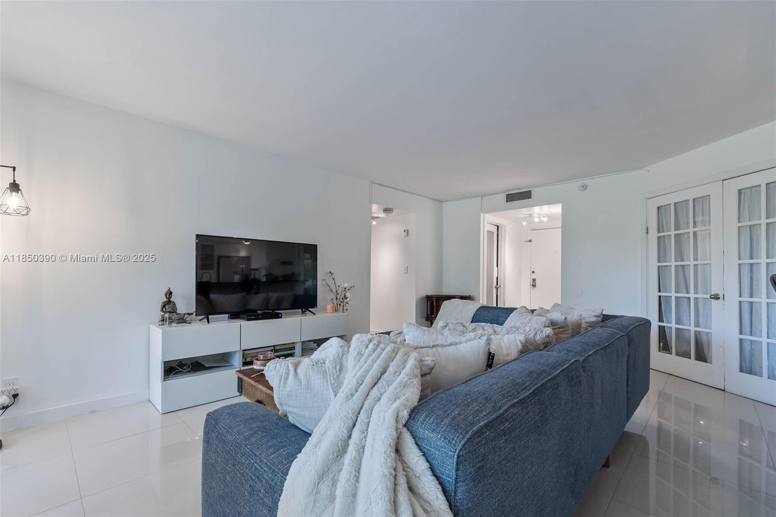 TOWERS OF QUAYSIDE CONDO - Residential