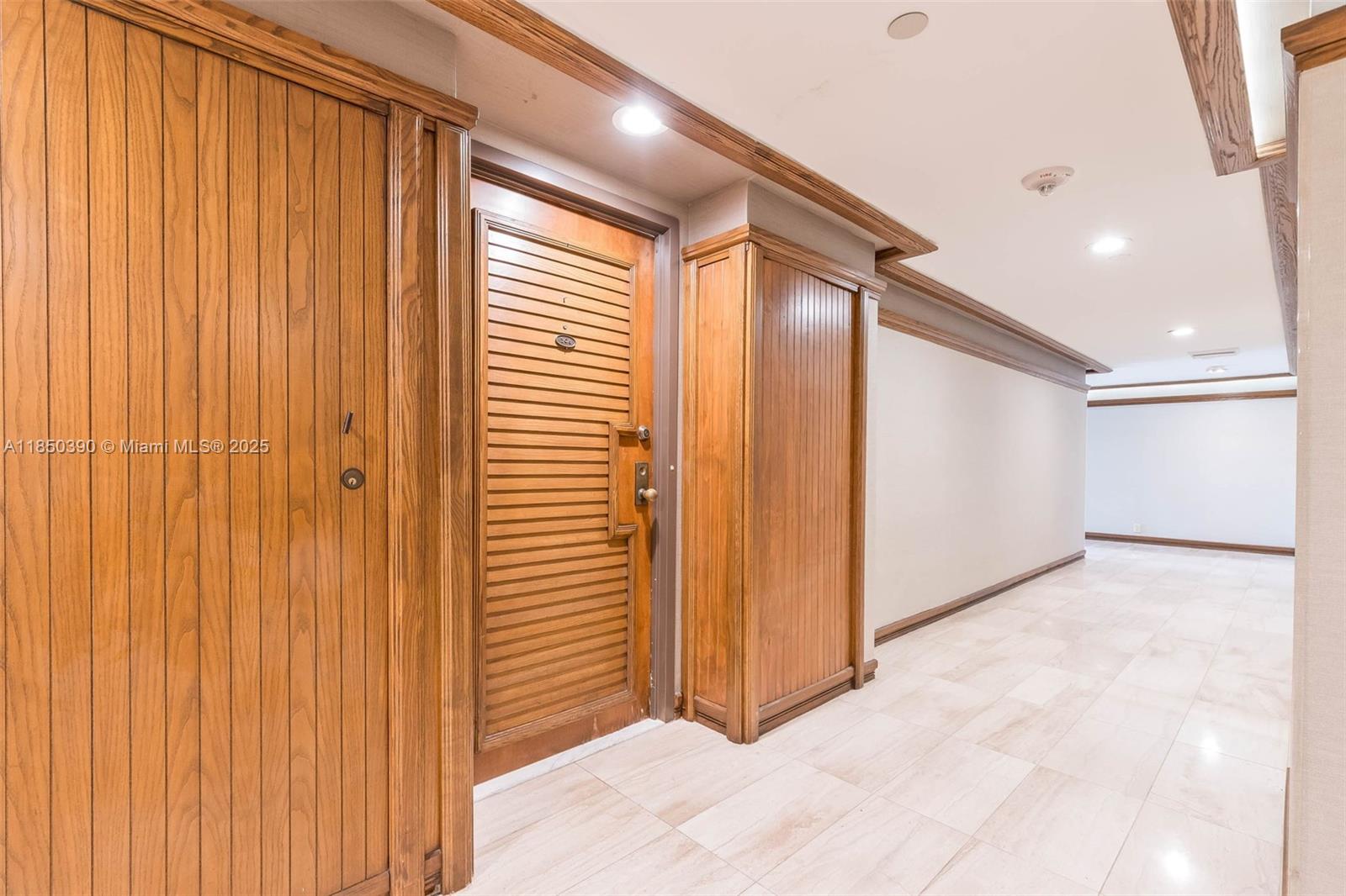 TOWERS OF QUAYSIDE CONDO - Residential