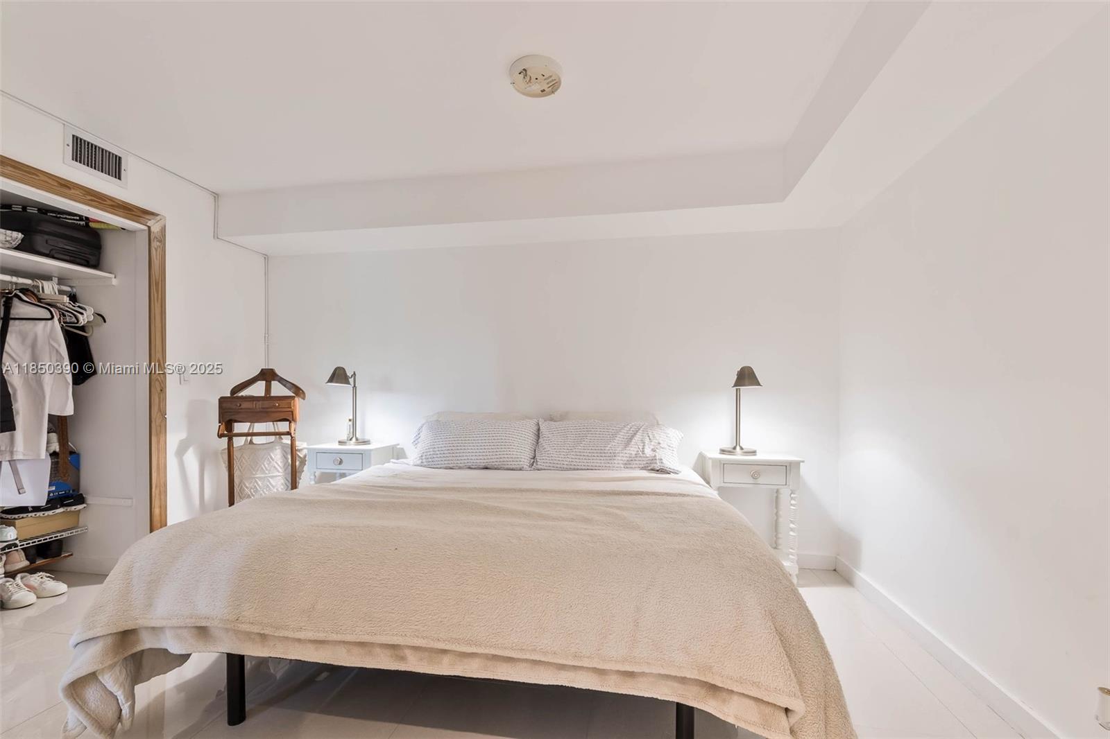 TOWERS OF QUAYSIDE CONDO - Residential