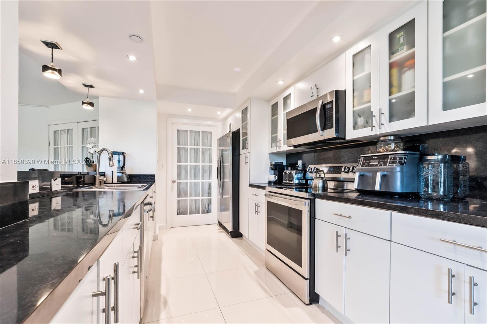 TOWERS OF QUAYSIDE CONDO - Residential