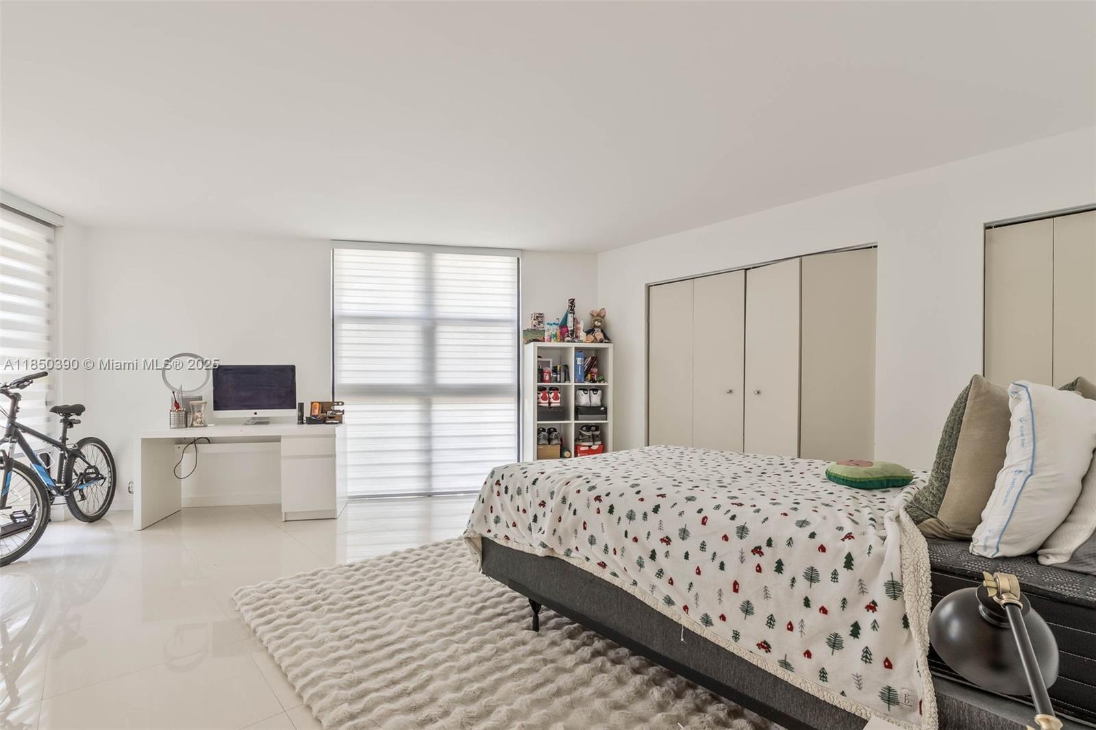 TOWERS OF QUAYSIDE CONDO - Residential