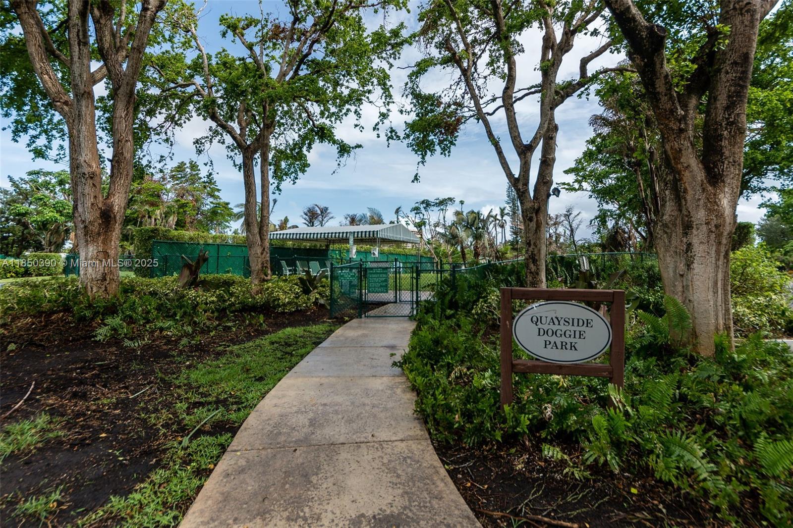 TOWERS OF QUAYSIDE CONDO - Residential