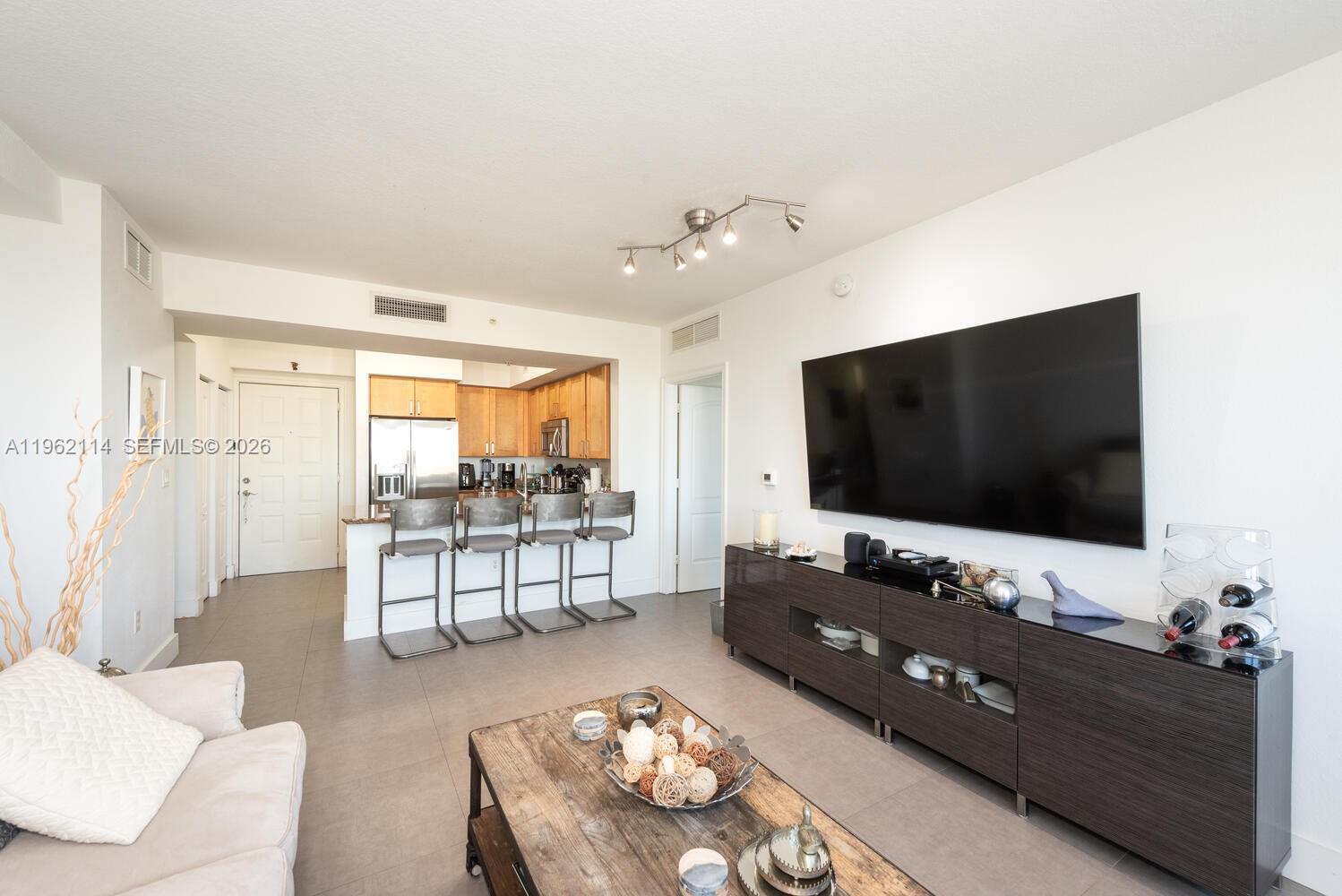 RADIUS CONDO - Residential