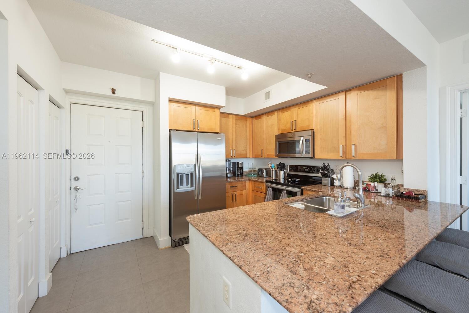 RADIUS CONDO - Residential