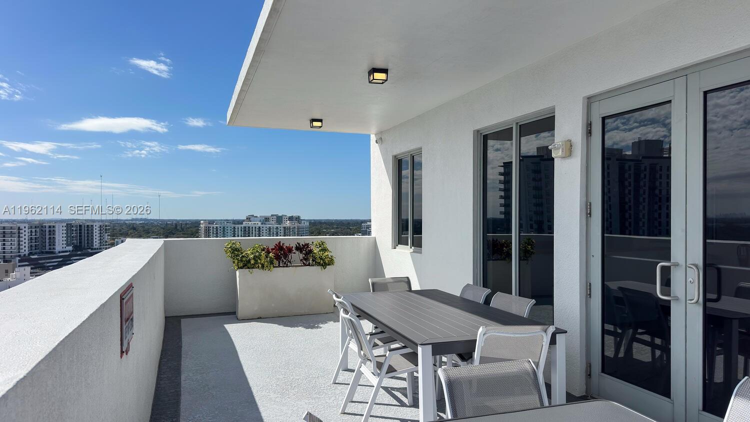 RADIUS CONDO - Residential