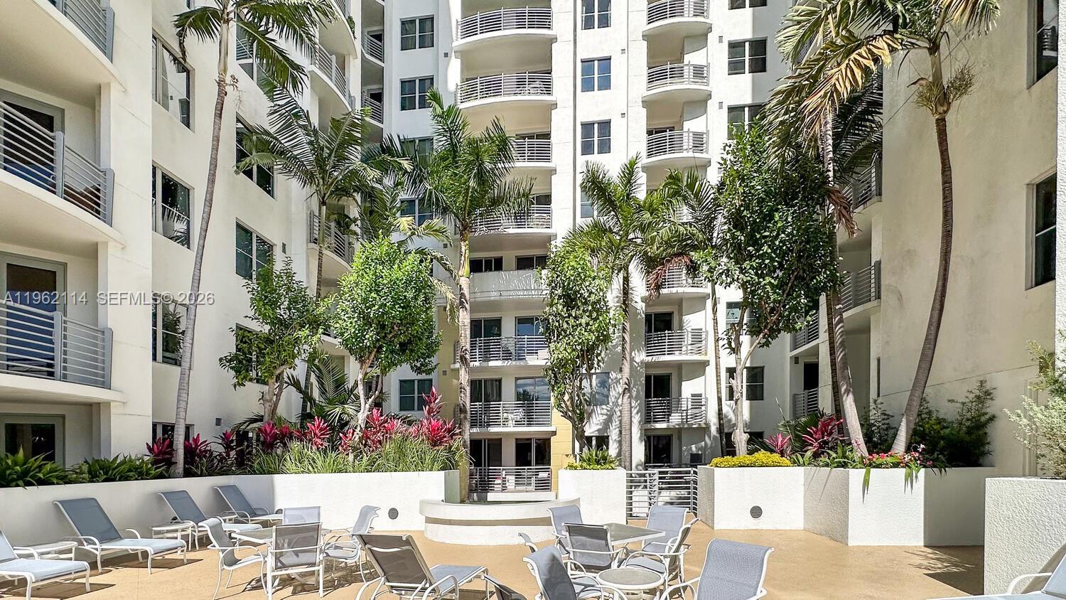 RADIUS CONDO - Residential