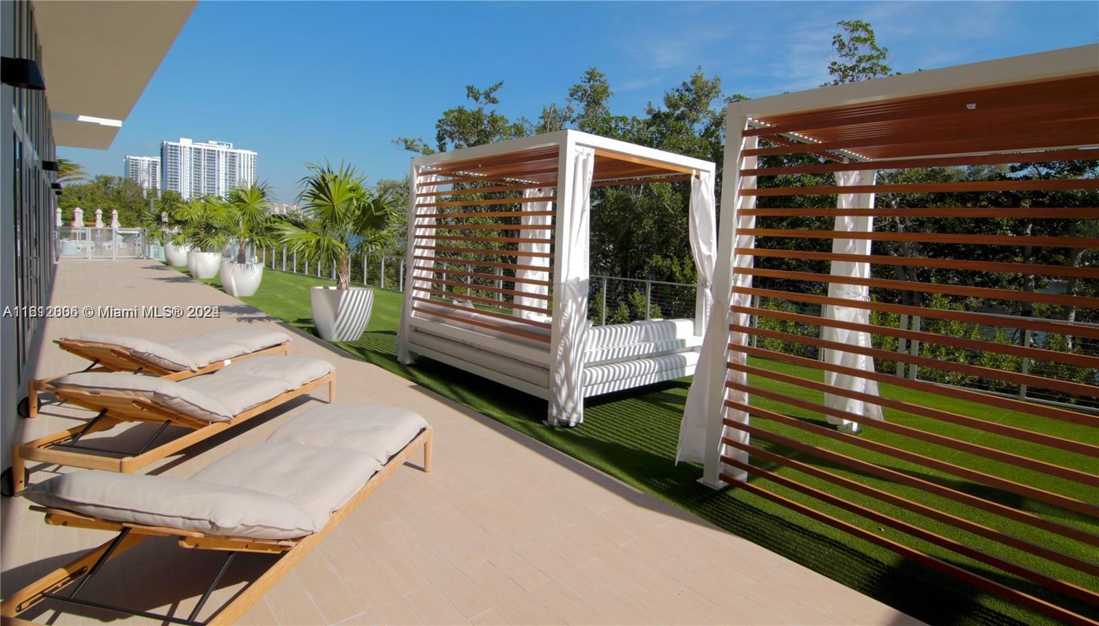 THE HARBOUR SOUTH CONDO - Residential