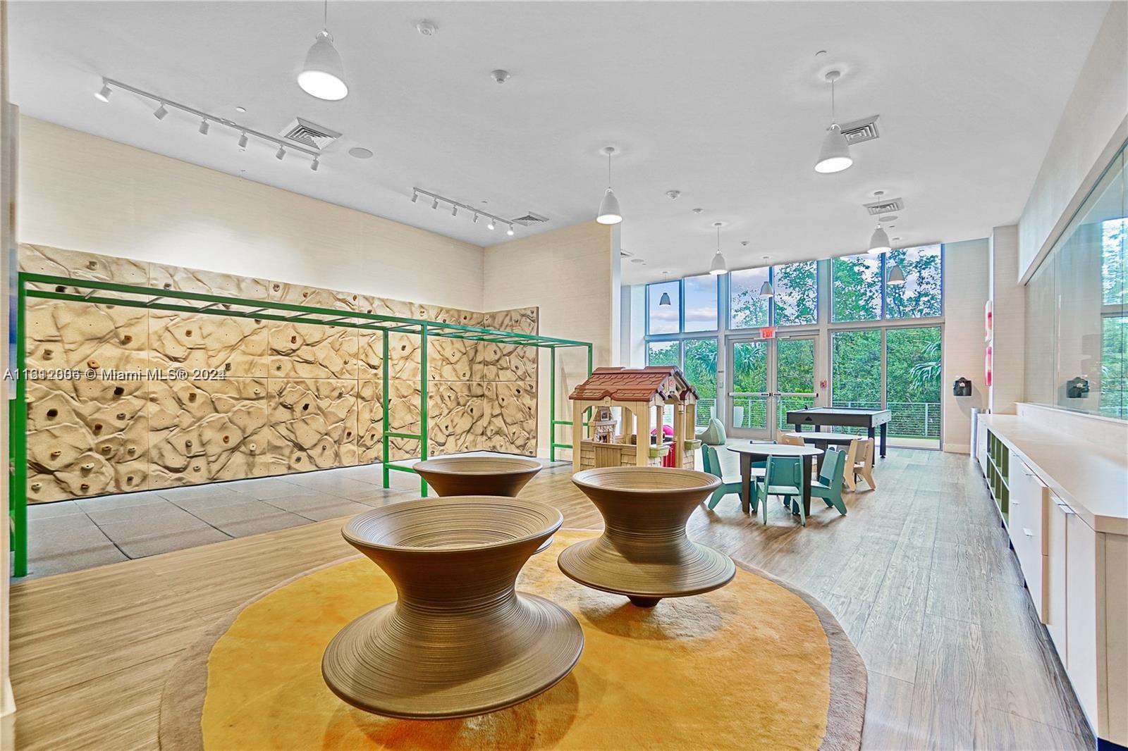 THE HARBOUR SOUTH CONDO - Residential