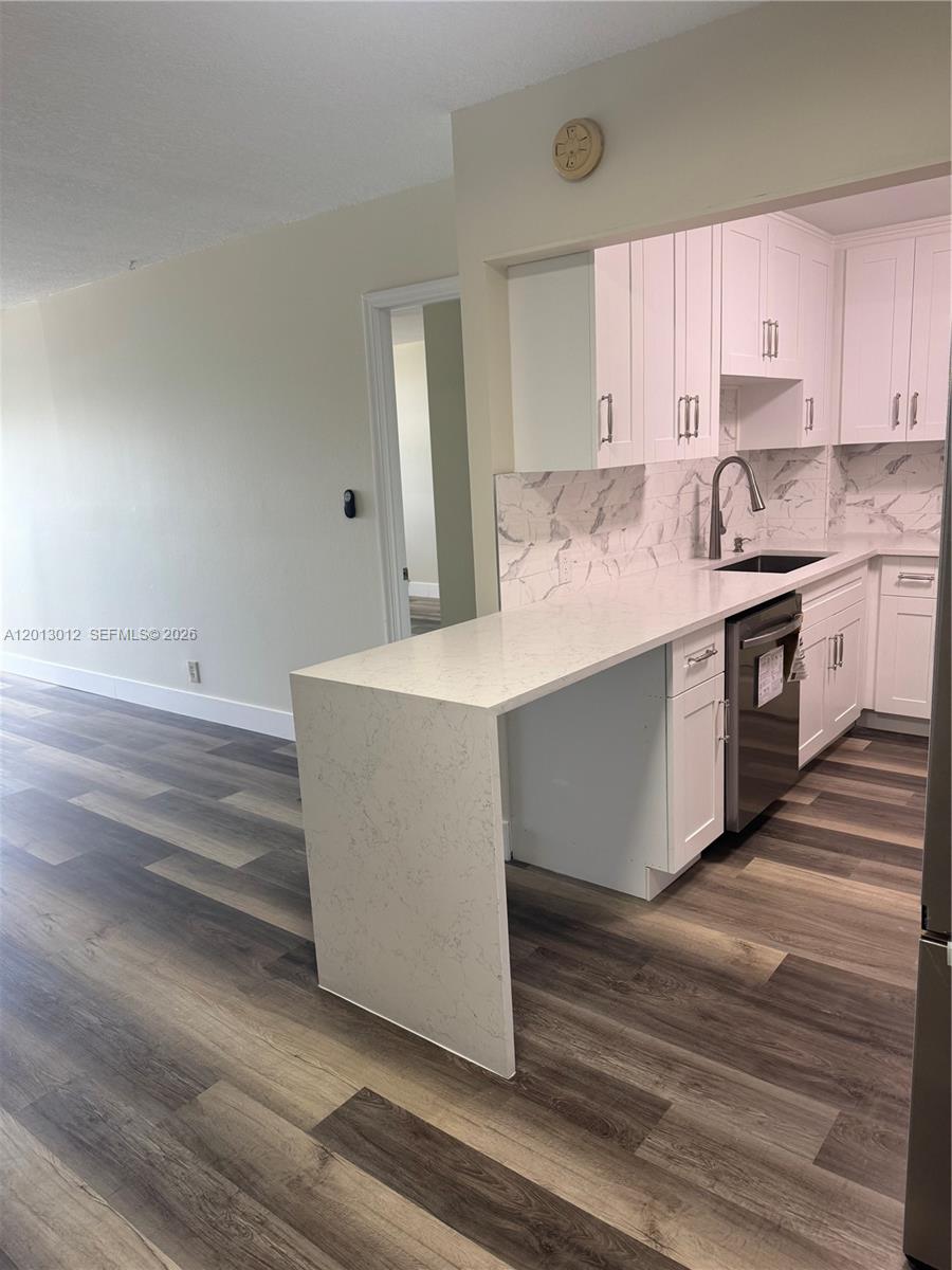 RUNAWAY BAY CONDO - Residential