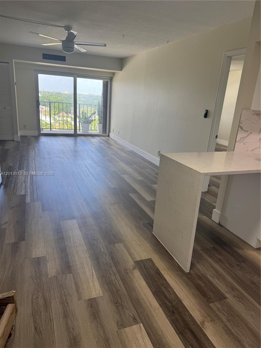 RUNAWAY BAY CONDO - Residential
