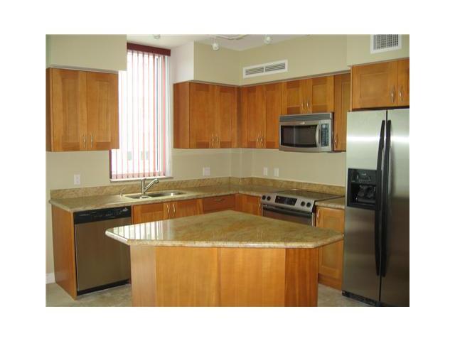 HUGE CORNER UNIT 2/2 WITH THE BEST SPLIT FLOOR PLAN IN THE BUILDING!! NORTHWESTERN VIEW OUT THE BALCONY. CLOSE TO EVERYTYHING; BEACH, SHOPS, RESTAURANTS, MALL. AMENITIES INCLUDE POOL, GYM, SPA, STEAMROOM, TENNIS, THEATRE, BILLIARD ROOM, PARTY ROOM, JOGGIN G TRACK AND MORE! WASHER AND DRYER IN THE UNIT! GRANITE COUNTERS, S/S APPLICANES! CALL TODAY FOR A SHOWING!!