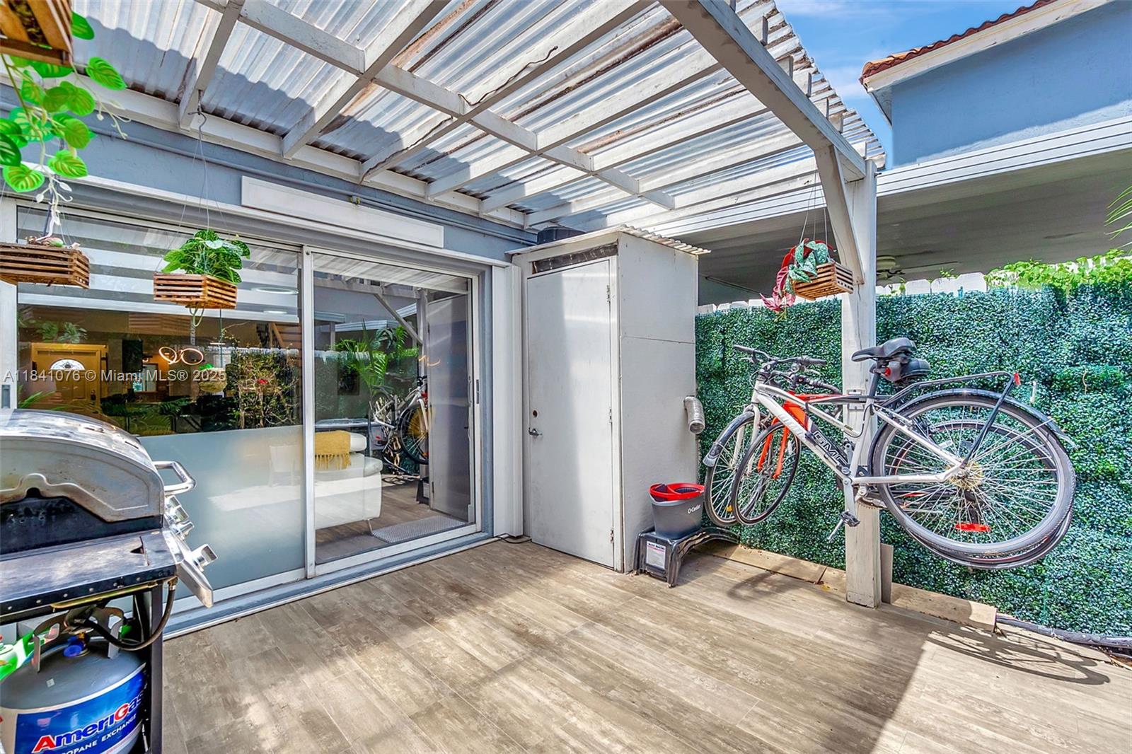 MARINA REAL CONDO NO 5 - Residential