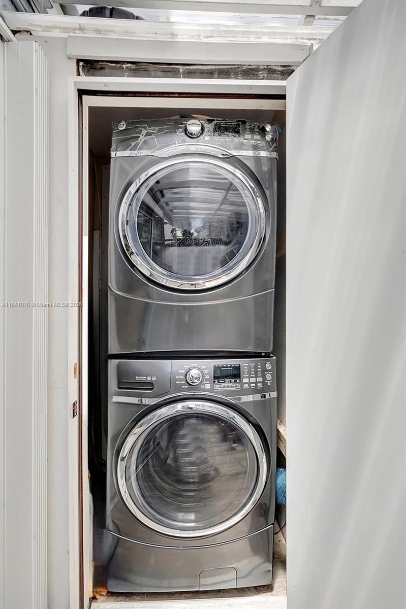 MARINA REAL CONDO NO 5 - Residential