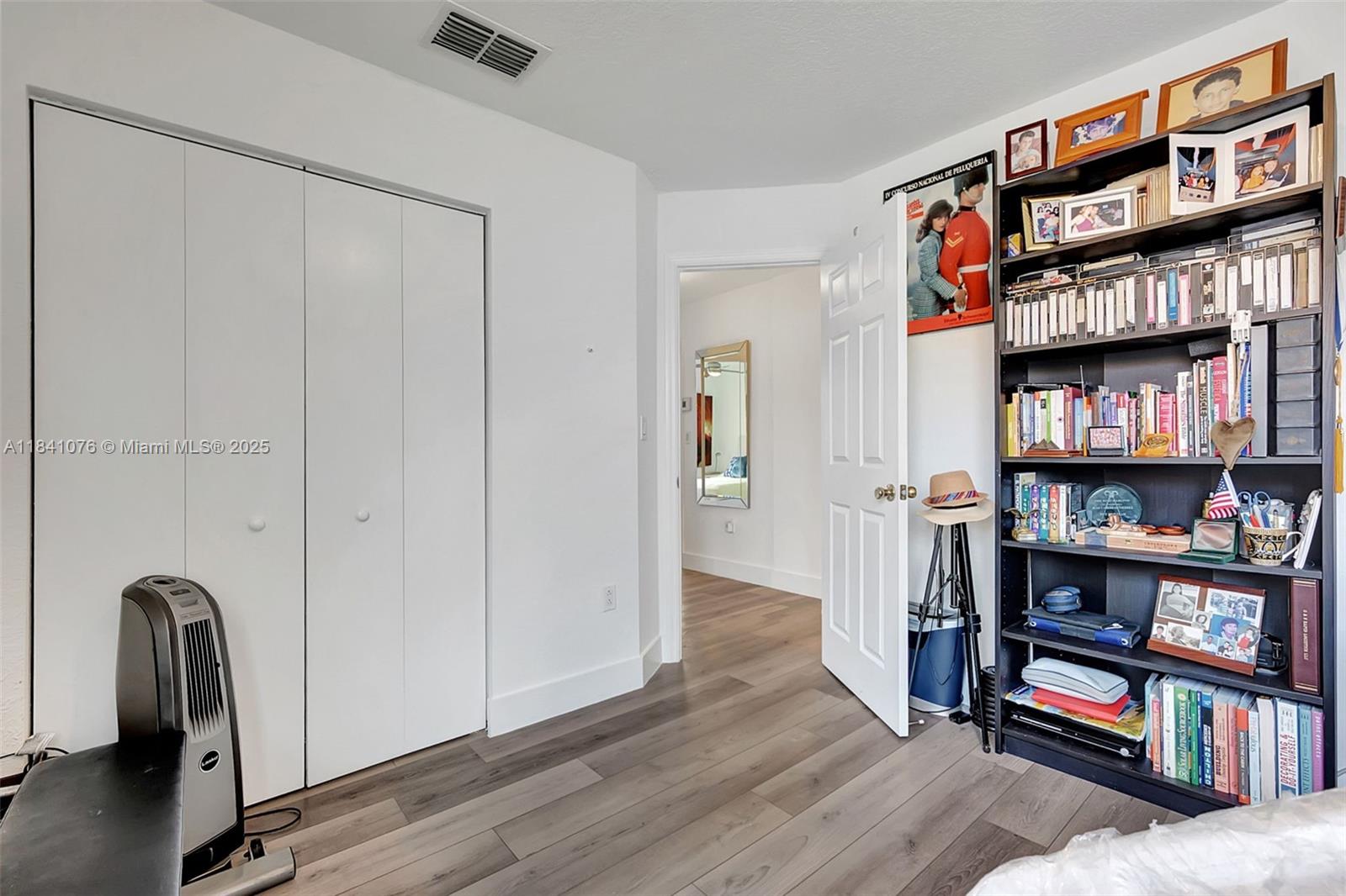 MARINA REAL CONDO NO 5 - Residential