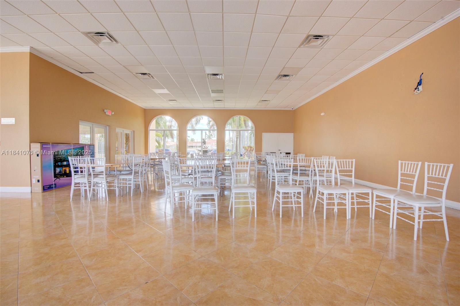 MARINA REAL CONDO NO 5 - Residential