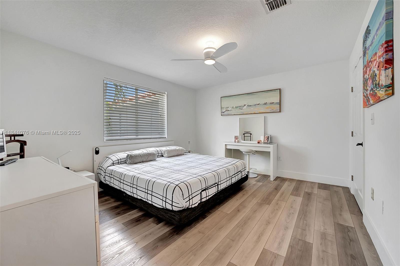 MARINA REAL CONDO NO 5 - Residential