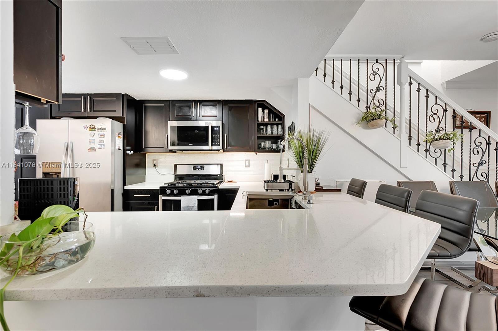 MARINA REAL CONDO NO 5 - Residential