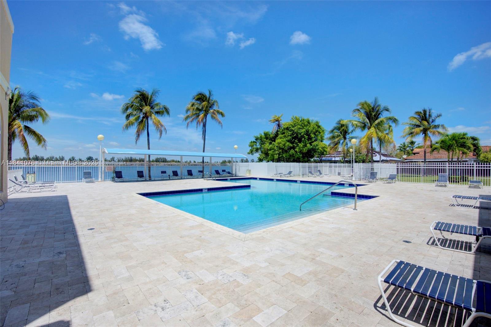 MARINA REAL CONDO NO 5 - Residential