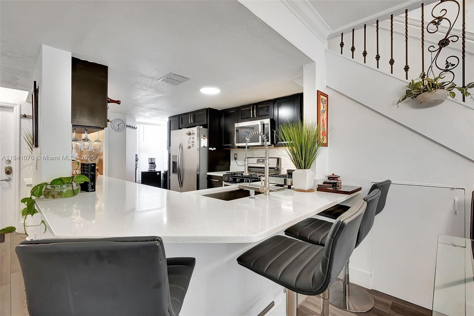 MARINA REAL CONDO NO 5 - Residential