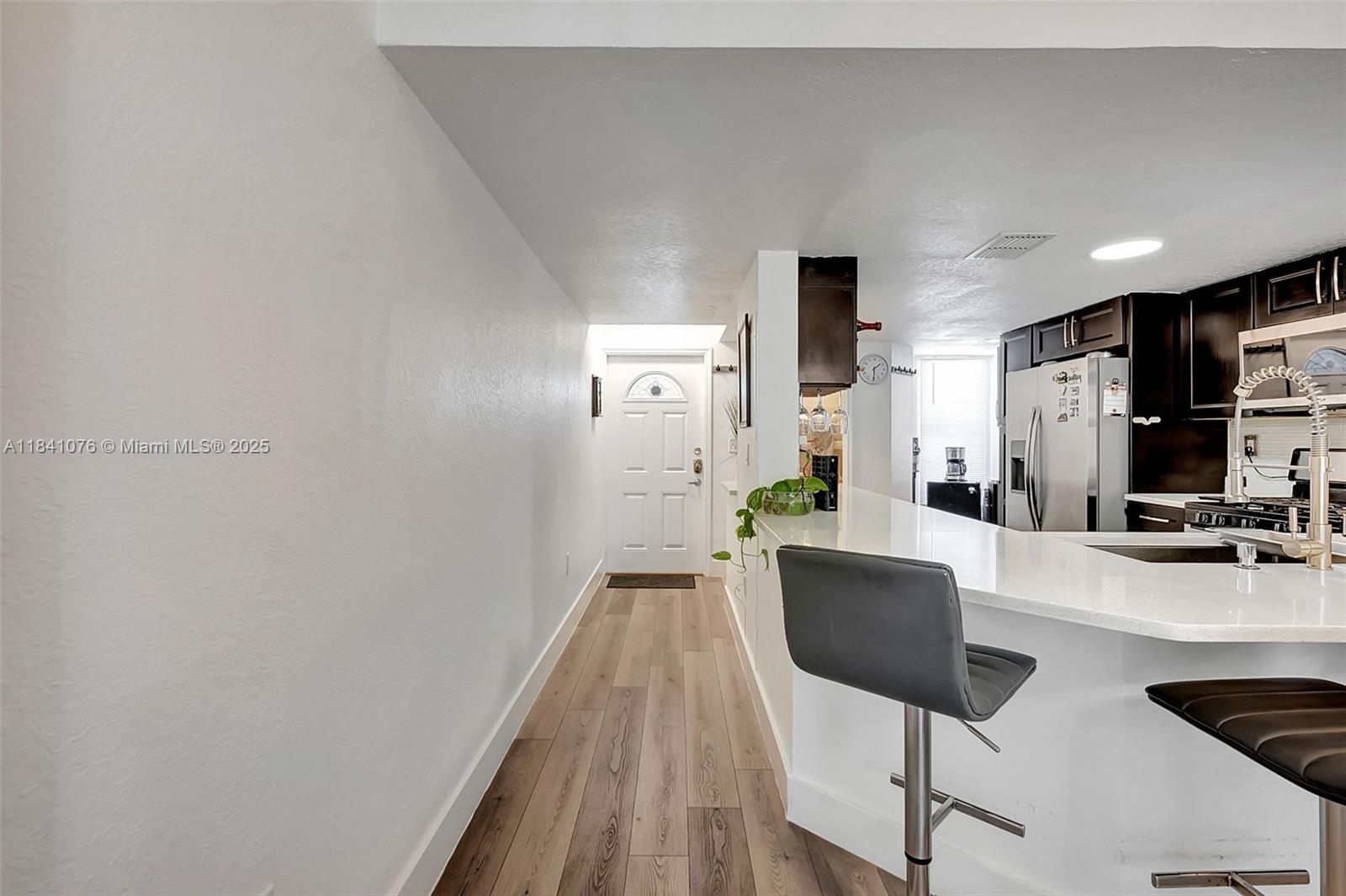 MARINA REAL CONDO NO 5 - Residential