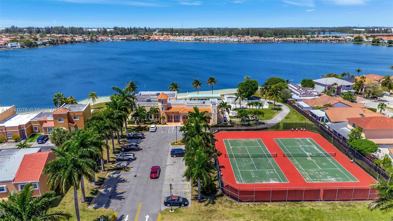 MARINA REAL CONDO NO 5 - Residential