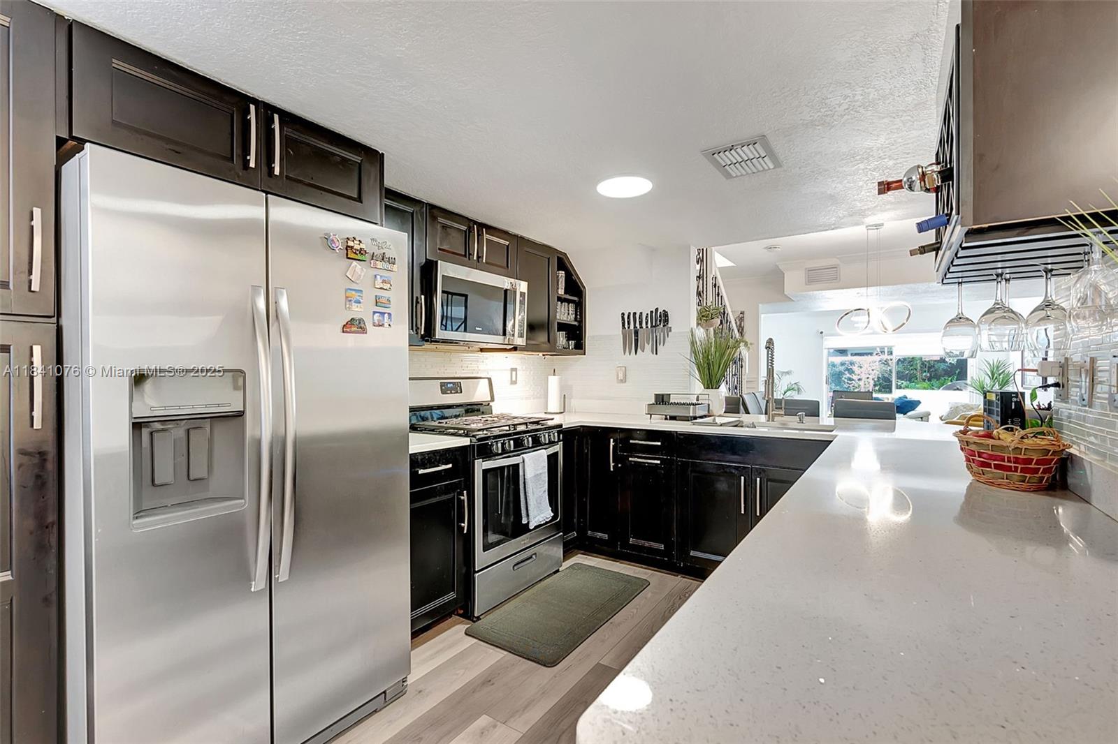 MARINA REAL CONDO NO 5 - Residential