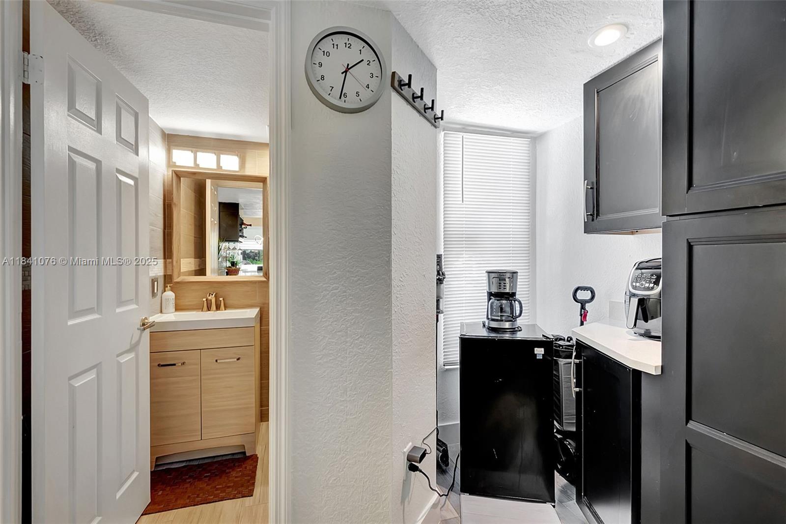 MARINA REAL CONDO NO 5 - Residential