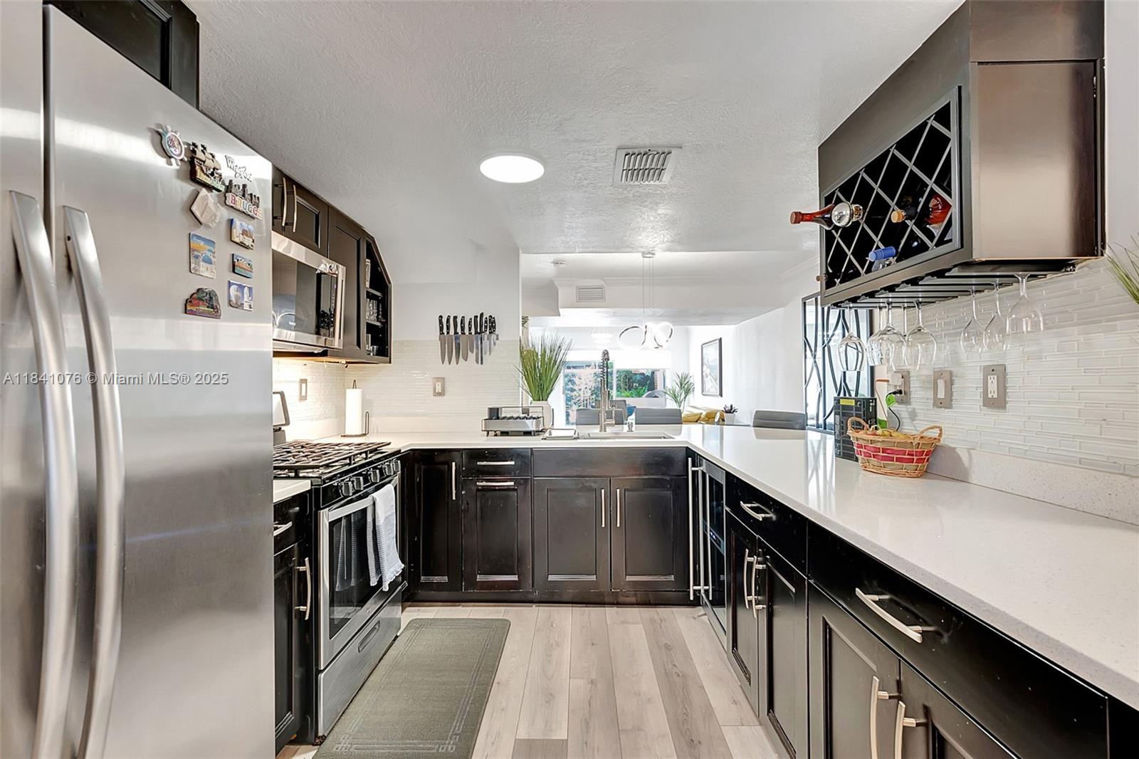 MARINA REAL CONDO NO 5 - Residential