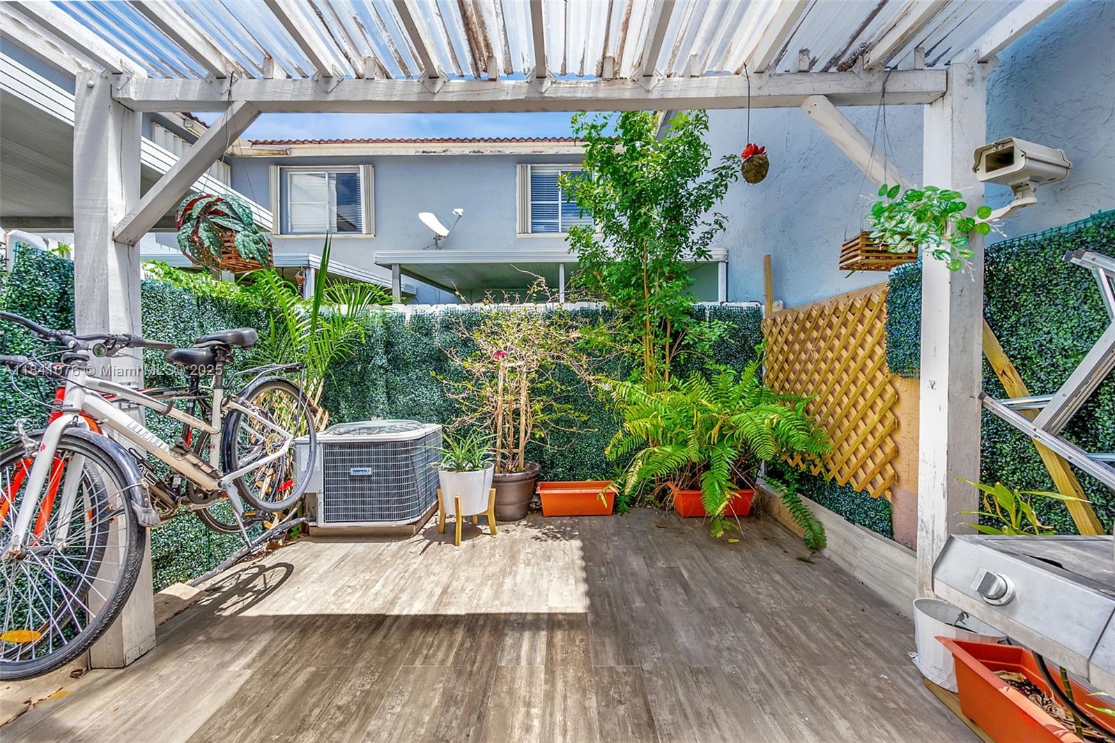 MARINA REAL CONDO NO 5 - Residential