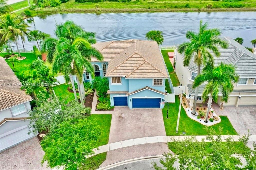 Photo of 1580 SW 164th Ave, Pembroke Pines, FL 33027 (MLS # A12014794)