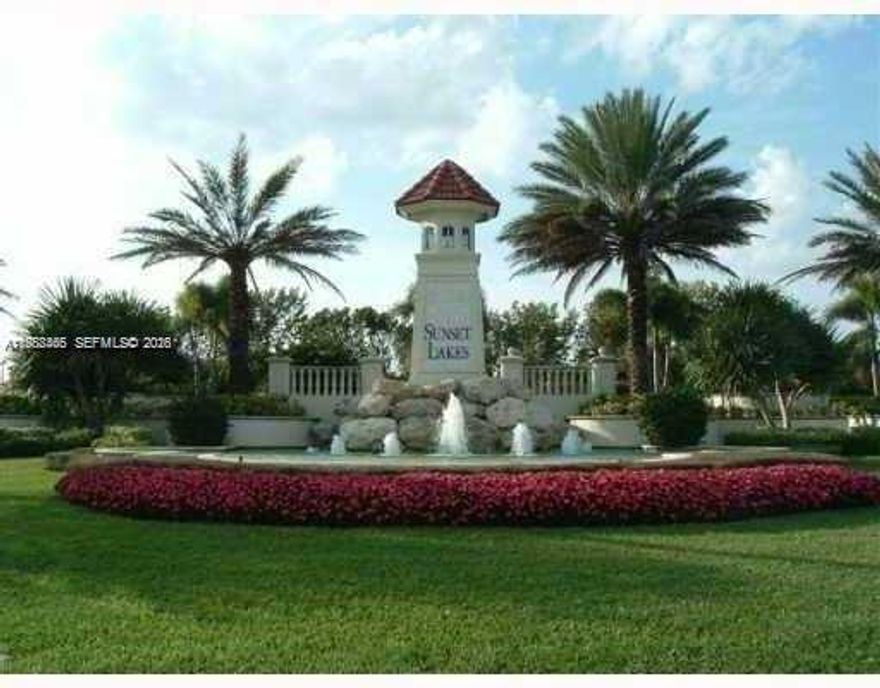 Gorgeous 3br/3baths/2cg townhouse ready to move-in. One bedroom and full bath downstairs, wood flooring upstairs and tile on the first floor, neutral colors. Close to all major expressways, hospital,malls,stores.