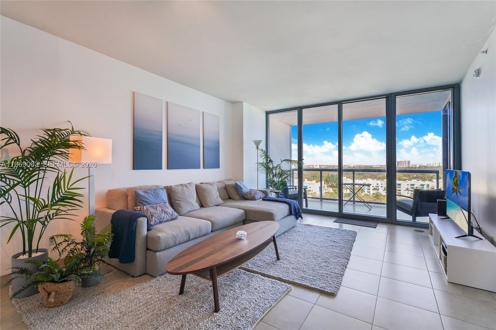 BLUE CONDO - Residential Lease